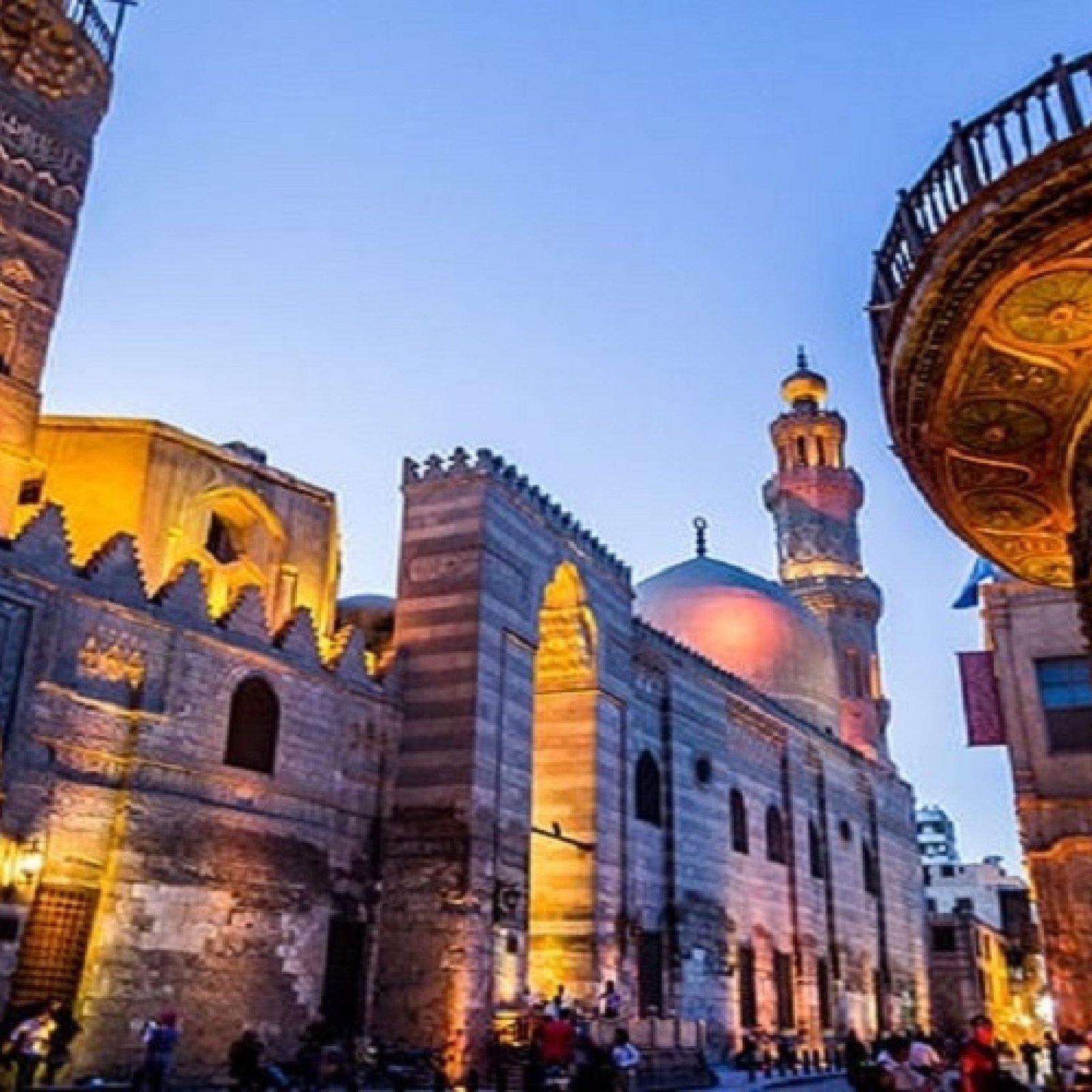 522714768-El-Moez-street-Islamic-tour-in-Cairo